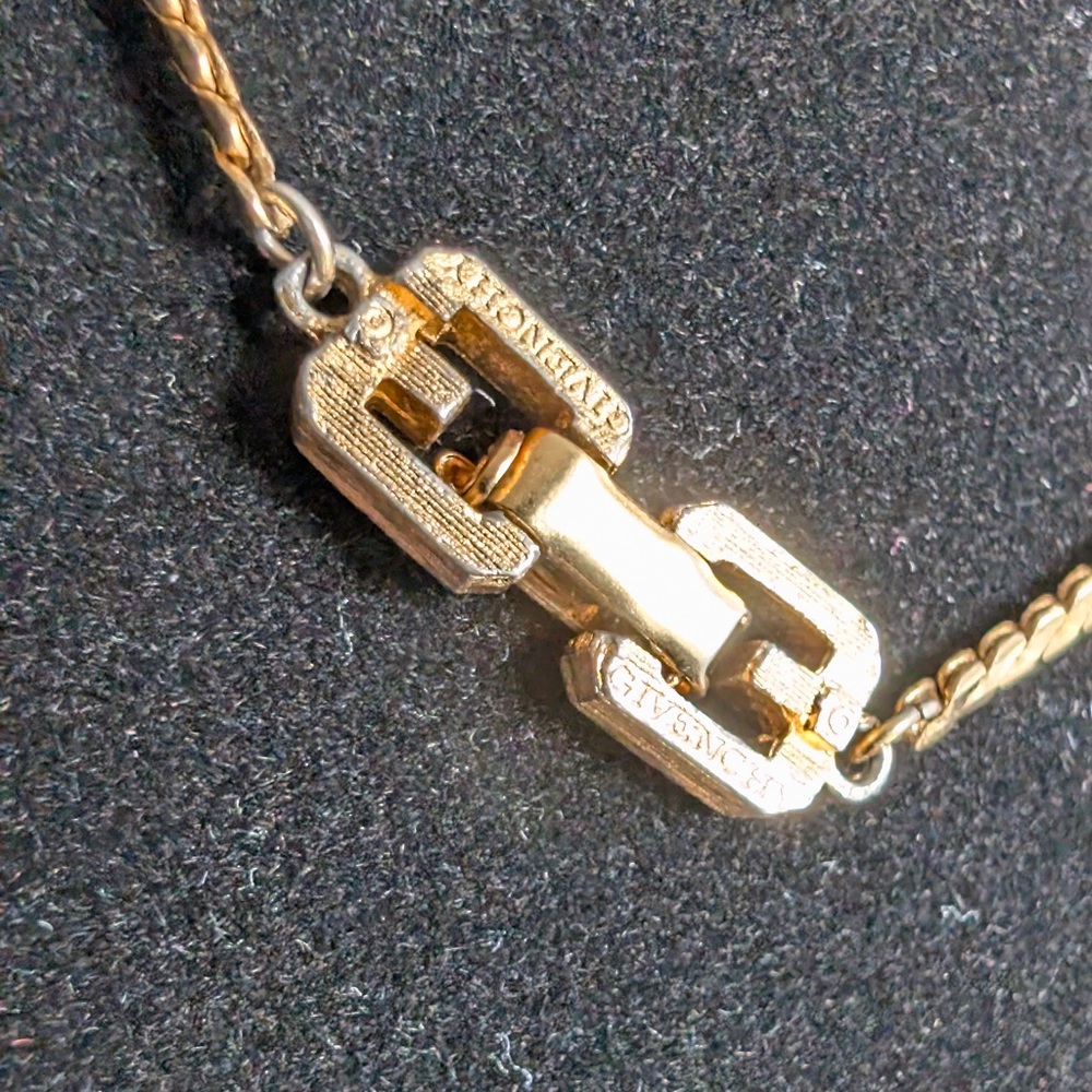 Authentic Givenchy Vintage Herring Bone Long 18k Gold plated Necklace - Picture 1 of 5